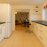 2 Bed Flat In Elephant & Castle